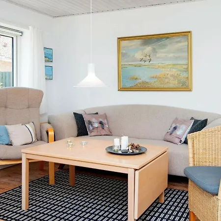 5 Person Holiday In R M